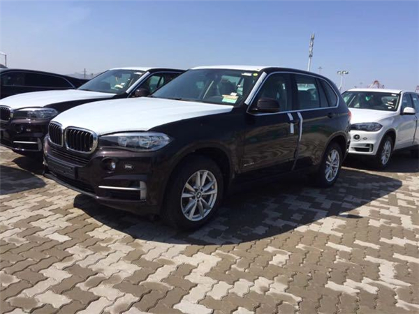 宝马X5柴油版销售电话：13389982878刘经理