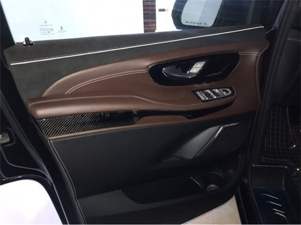 奔驰V250销售电话：13389982878刘经理