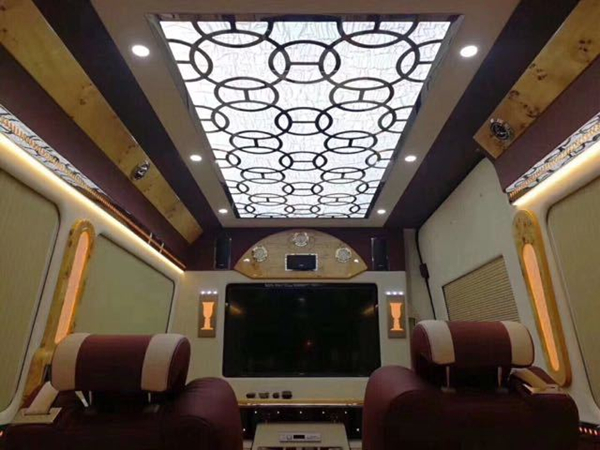 宾利斯宾特房车销售电话：13389982878刘经理