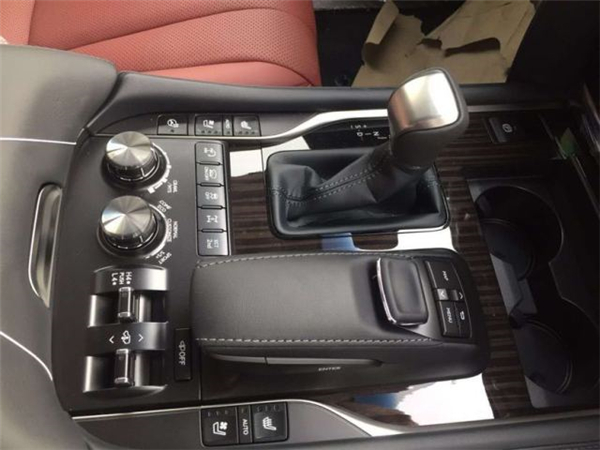 雷克萨斯LX570销售电话：13389982878刘经理