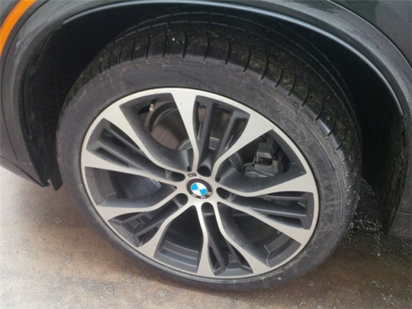 宝马X5销售电话：13389982878刘经理