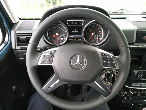 奔驰G350d销售电话：13389982878刘经理