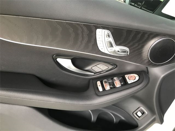 进口奔驰GLC300销售电话：13389982878刘经理