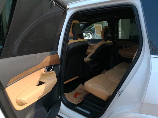 沃尔沃XC90销售电话：13389982878刘经理