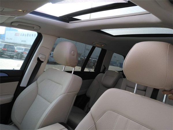 奔驰GLS450销售电话：13389982878刘经理