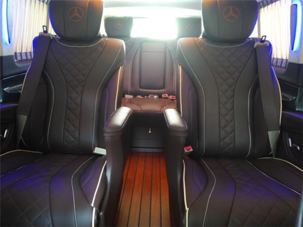 奔驰V250销售电话：13389982878刘经理