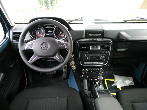 奔驰G350d销售电话：13389982878刘经理