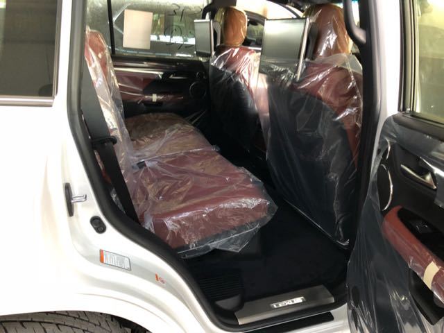 雷克萨斯LX570销售电话：13389982878刘经理