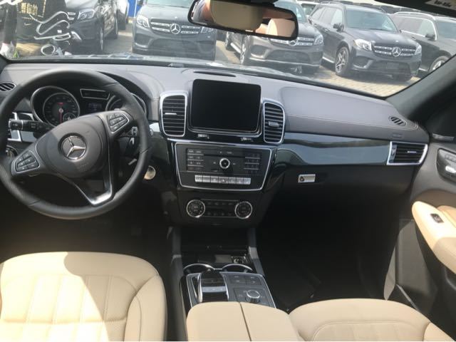 奔驰GLS450销售电话：13389982878刘经理