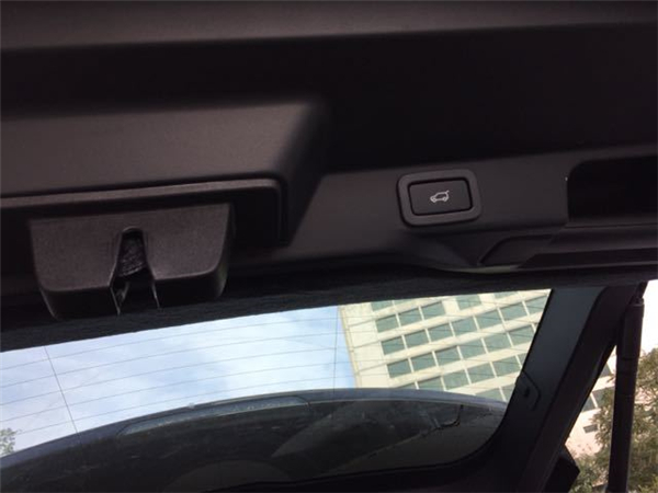 路虎揽胜运动销售电话：13389982878刘经理