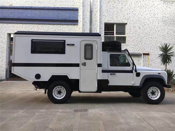 路虎卫士 港口专营 7×24H销售热线：133-8998-2878刘经理（同微信）