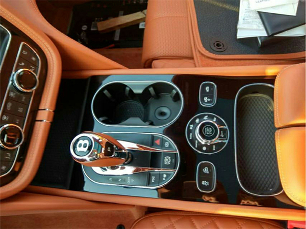 宾利添越销售电话：13389982878刘经理