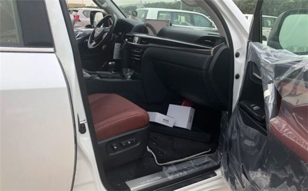 雷克萨斯LX570销售电话：13389982878刘经理