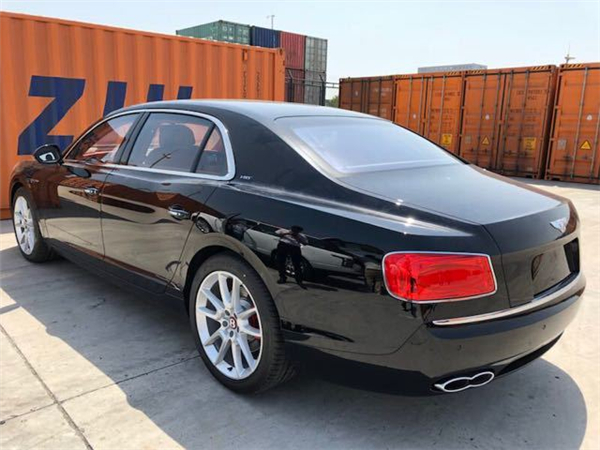 宾利飞驰V8S销售电话：13389982878刘经理