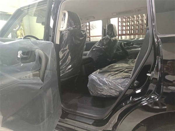 日产途乐Y62销售电话：13389982878刘经理