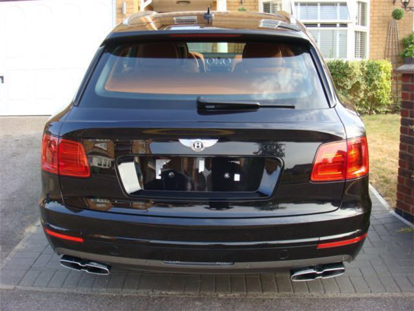 宾利添越销售电话：13389982878刘经理