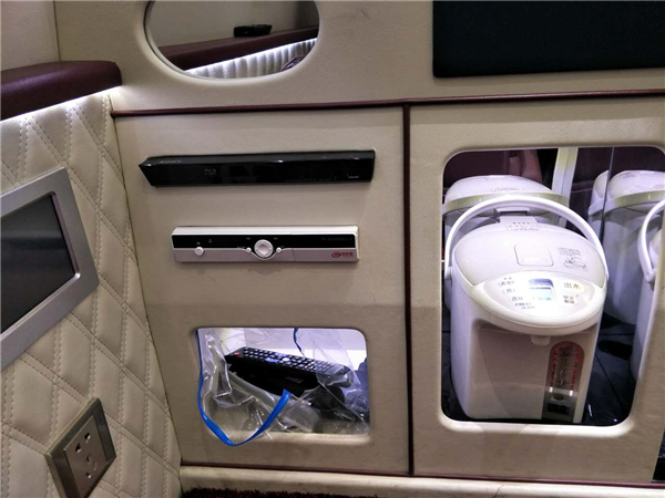 奔弛斯宾特高端商务房车奢华内饰解析