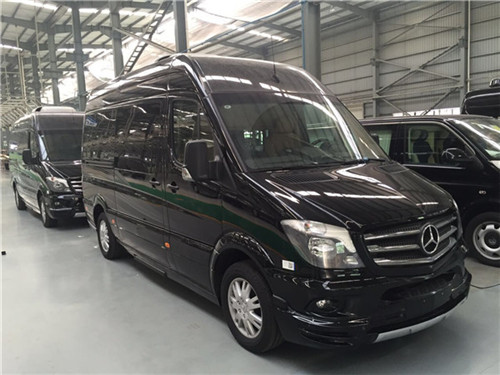 17款奔驰斯宾特现车配置内饰最低价格-图2