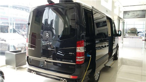 17款奔驰斯宾特现车配置内饰最低价格-图3