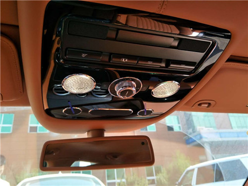 17款宾利飞驰V8S现车最低价格具体配置-图9