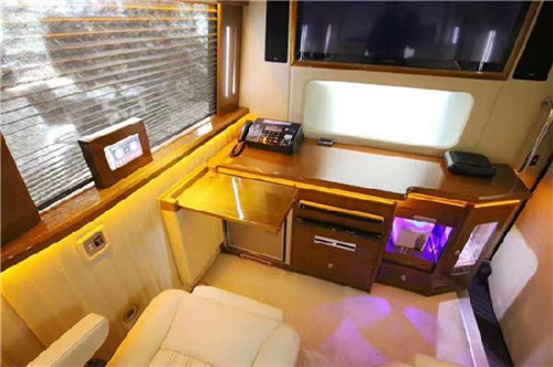 17款奔驰斯宾特现车配置内饰最低价格-图4