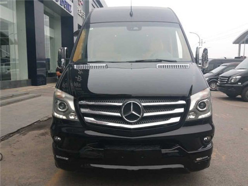 17款奔驰斯宾特现车配置内饰最低价格-图1