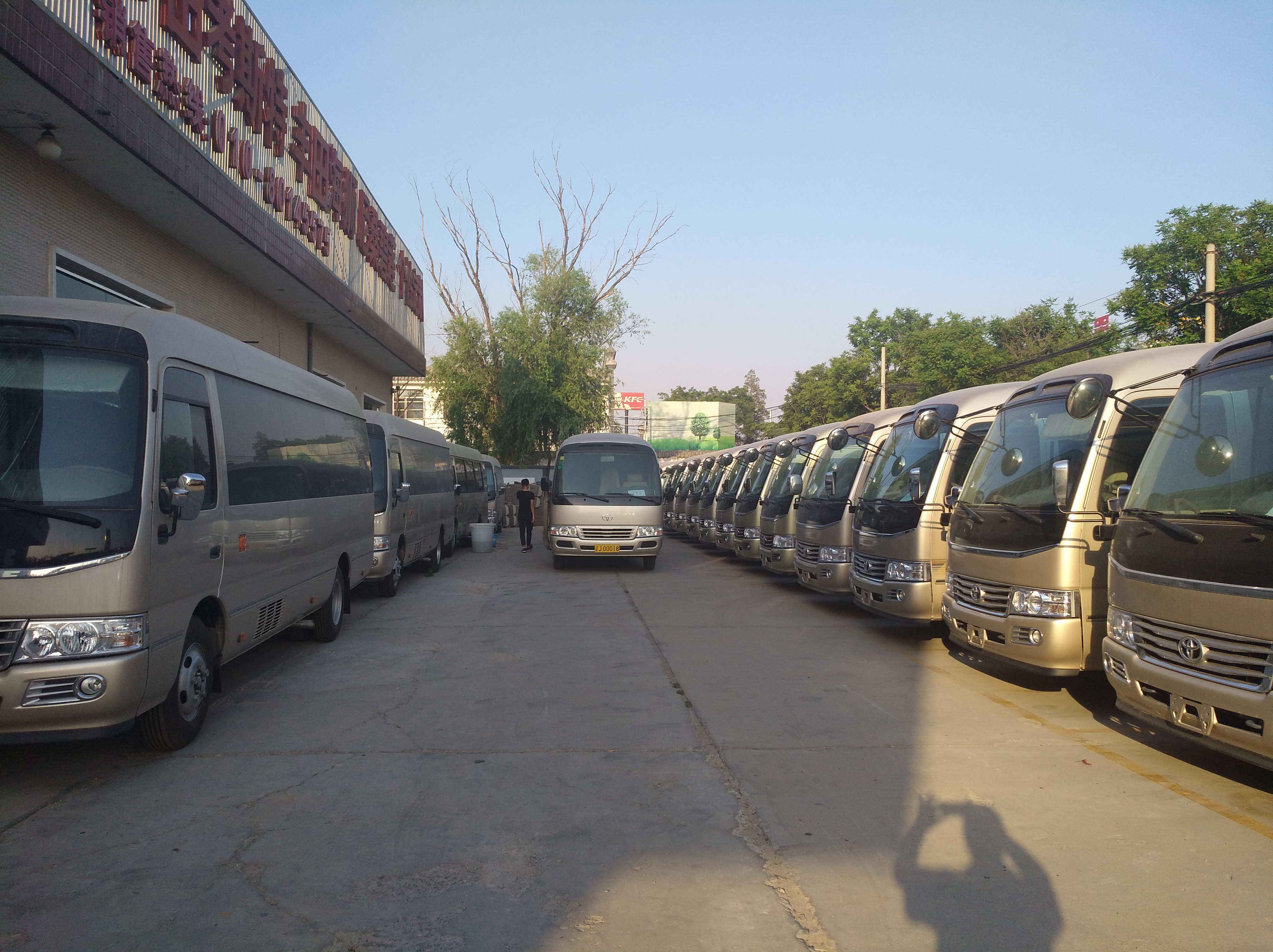 丰田考斯特4.0现车哪里卖 成都考斯特4.0现车哪