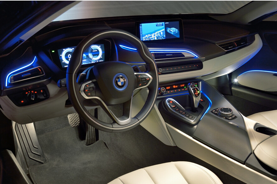 【创新BMW i8向全球首批客户交付使用_深圳