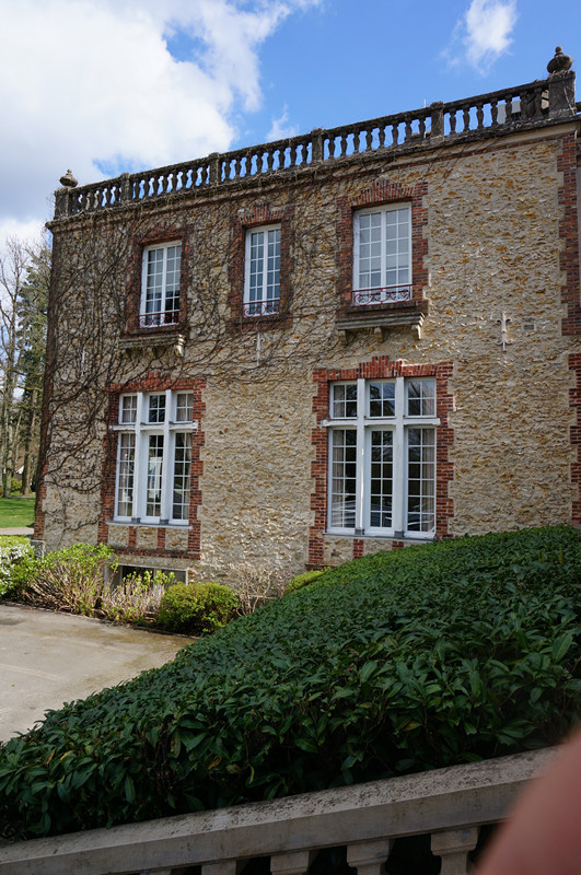 【江淮携众明星法国克莱枫丹驯良基地训练_陕