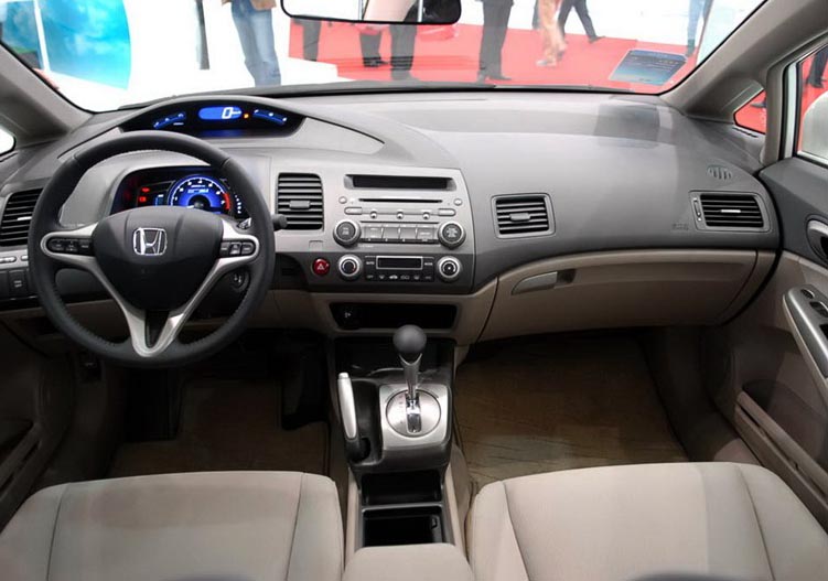 中级车安全对对碰 荣威550启智超值版pk思域-