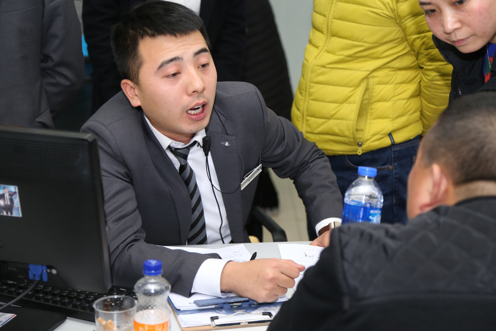 客户鑫汇宝销售精英专访_【吉林鑫汇宝汽车销