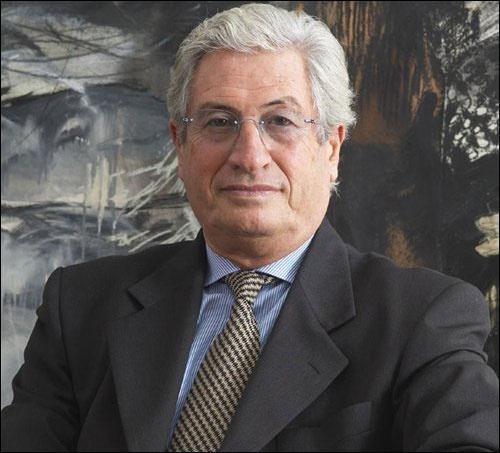 世界知名设计师 c9da5b1bcbee75fd.jpg