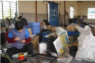 违法小工厂正在生产沙车片