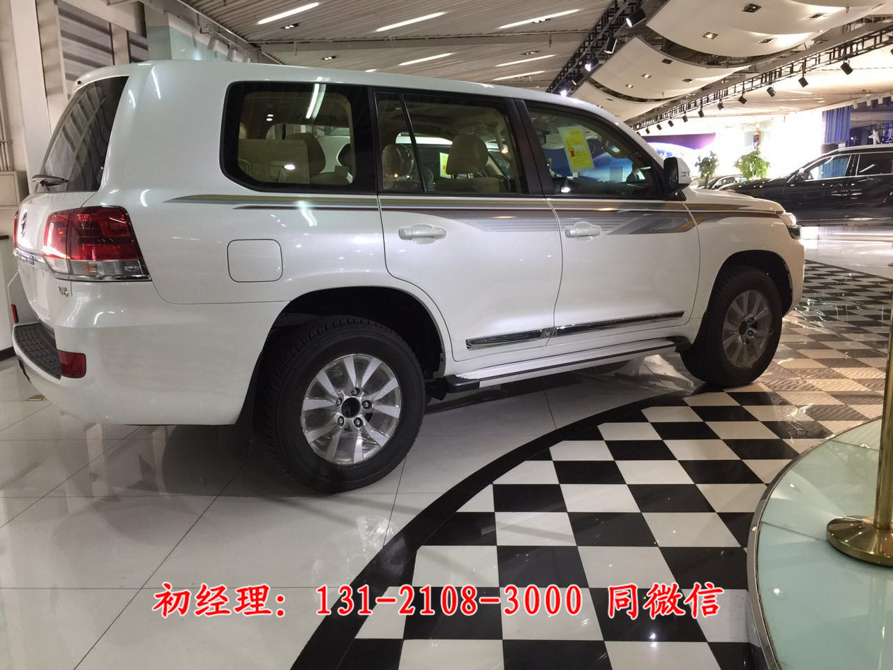 2017款中东版丰田酷路泽高配4000白色北京现车