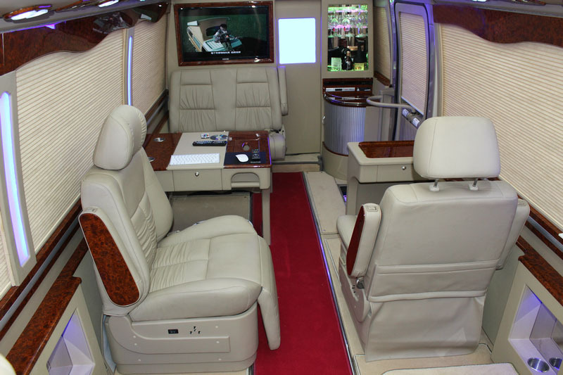 改装考斯特内饰 订车热线15522256011朱经理