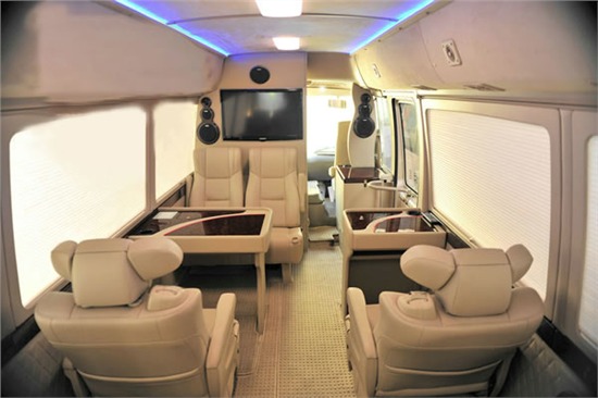 改装考斯特内饰 订车热线15522256011朱经理