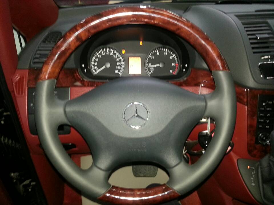 【山东奔驰威霆商务房车移动中的VIP座驾_天