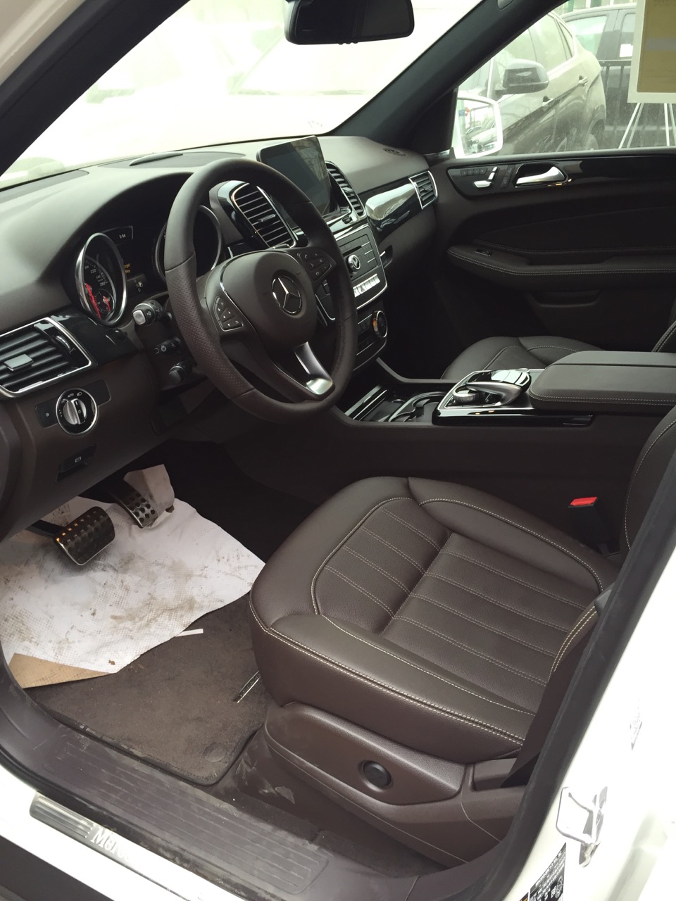 5cd7e21058944352.jpg