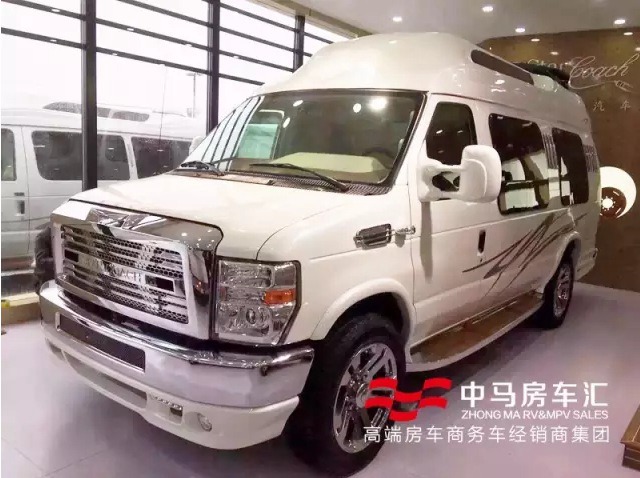优雅定制" /> 福特E350丽娃版 游艇2016款驾驶席电动升级、新款游艇吧台,豪派的进气格栅,加之大量镀铬材料的运用,配以青铜色的赛艇式暴走线条,本就霸气的外观更闪烁出凌厉的金属 质感,车声结构使用大量船用不锈钢材料,全车的镀铬件又进行了额外的耐水、耐腐蚀处理,全部采用游艇工艺标准,质地精良。 [[img src="http://simg.