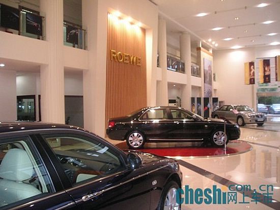 宽敞明亮的汽车展厅