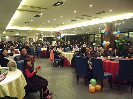 精彩的节目乐欢了台下的观众