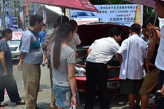 车展客户看车