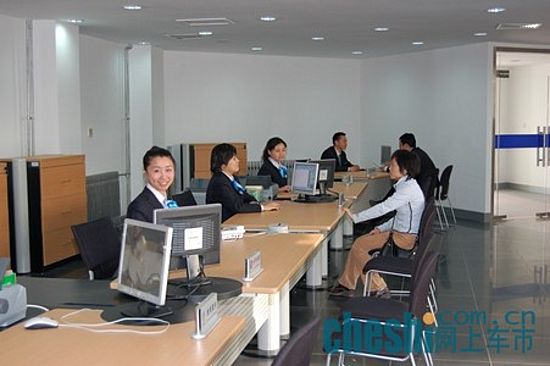 我们热情的维修售后工作人员，正在为您提供预约的服务，满足您的需求，提供您最优质的服务！