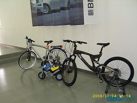 展厅一角宝马自行车