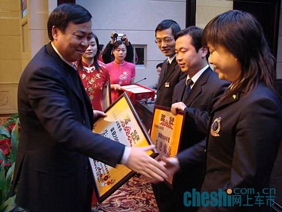 湖南永通公司董事长蒋宗平先生在颁发先进集体奖11.jpg
