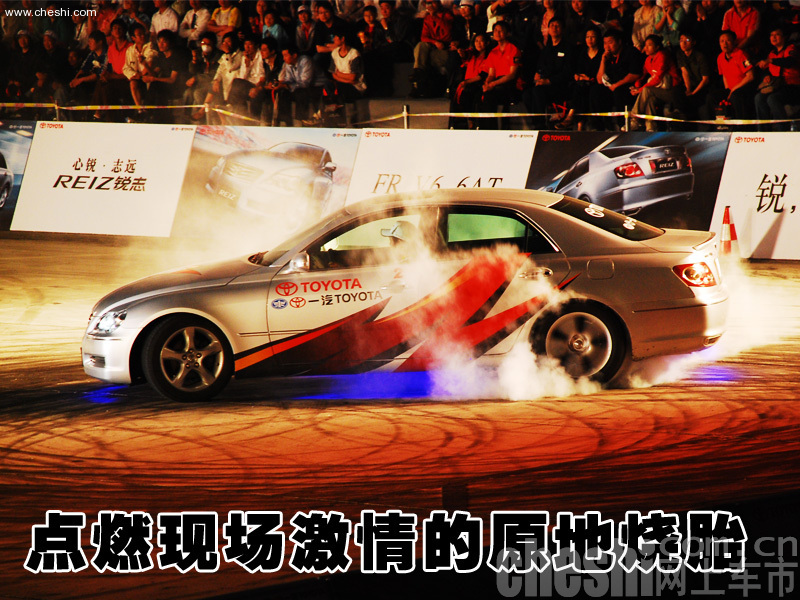 美女车手上演头文字D