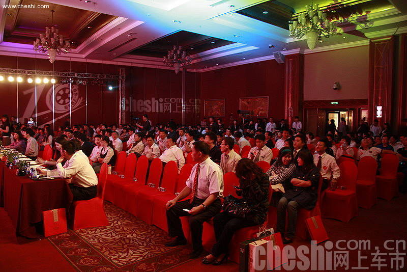 网上车市十周年庆典现场迎宾楼梯