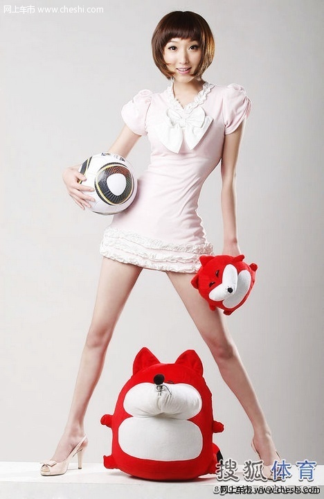 搜狐非常天使选手李悠，是来自吉林长春的。今年24岁，身高1.68米，体重48公斤。李悠是个水瓶座A型血的女生。生活中的她比较理性，喜欢新鲜的事物，向往自由自在的生活。“我觉得自己的性格时而开朗时而安静，视具体环境而定。和相熟的朋友在一起时我很活泼；但是每到一个陌生的环境，我通常比较低调，给人感觉不太容易接近。”李悠如是说。