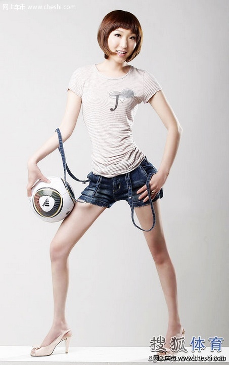 搜狐非常天使选手李悠，是来自吉林长春的。今年24岁，身高1.68米，体重48公斤。李悠是个水瓶座A型血的女生。生活中的她比较理性，喜欢新鲜的事物，向往自由自在的生活。“我觉得自己的性格时而开朗时而安静，视具体环境而定。和相熟的朋友在一起时我很活泼；但是每到一个陌生的环境，我通常比较低调，给人感觉不太容易接近。”李悠如是说。