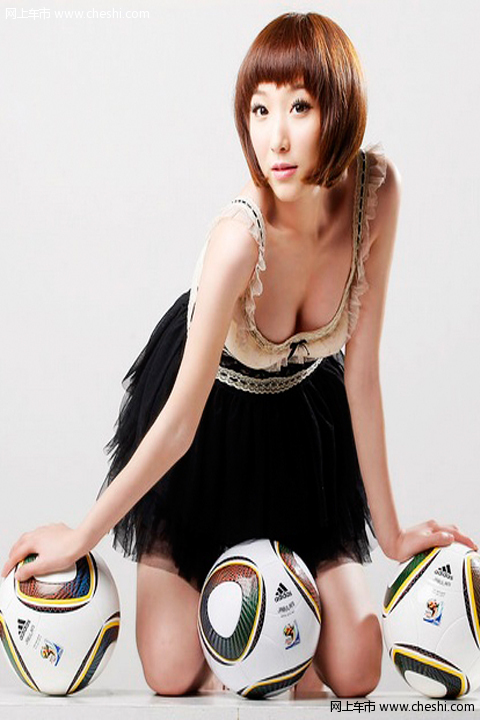 搜狐非常天使选手李悠，是来自吉林长春的。今年24岁，身高1.68米，体重48公斤。李悠是个水瓶座A型血的女生。生活中的她比较理性，喜欢新鲜的事物，向往自由自在的生活。“我觉得自己的性格时而开朗时而安静，视具体环境而定。和相熟的朋友在一起时我很活泼；但是每到一个陌生的环境，我通常比较低调，给人感觉不太容易接近。”李悠如是说。